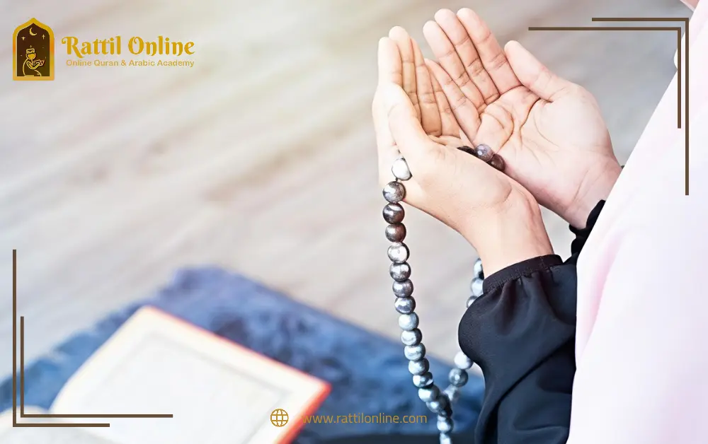 Woman making heartfelt dua in Ramadan after understanding Can You Go to Taraweeh on Your Period