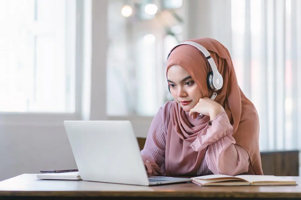 Online Quran Classes for Ladies Canada | Learn with Female Tutors at Rattil Online
